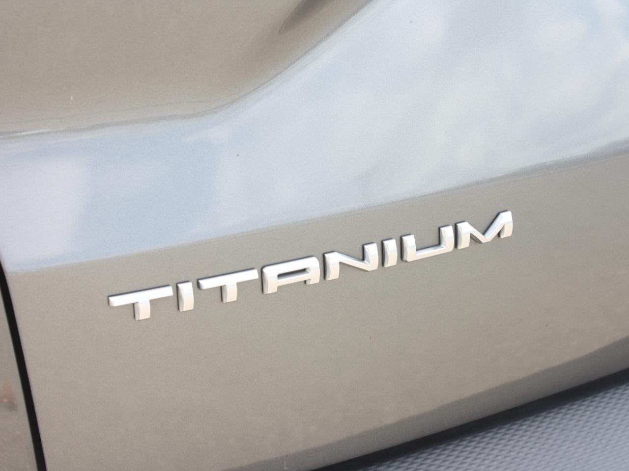 2021 Ford Escape Titanium Hybrid AWD / Leather / Heated Seats / Nav Photo