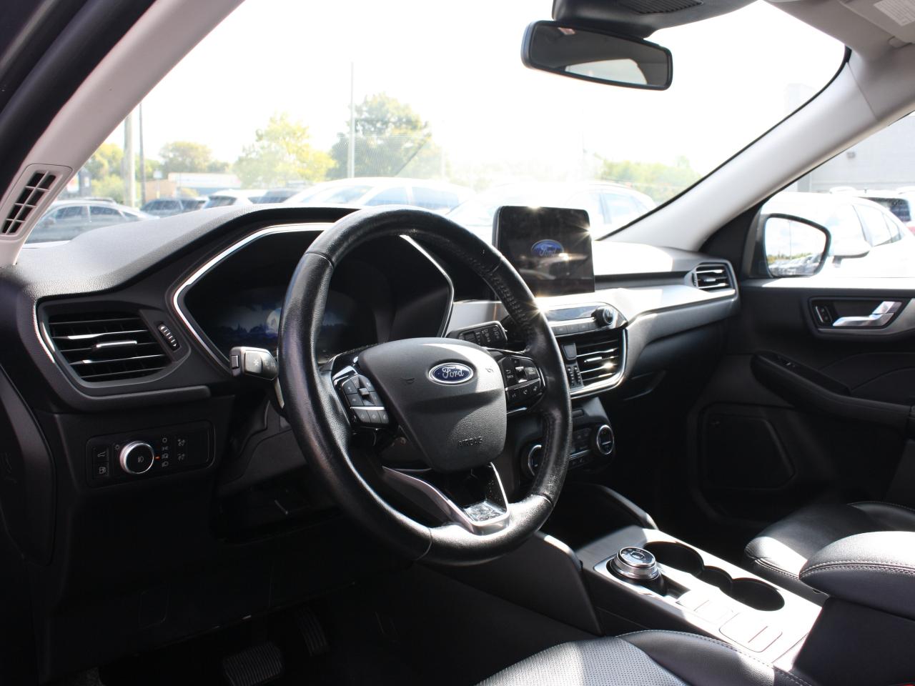 2021 Ford Escape Titanium Hybrid AWD / Leather / Heated Seats / Nav Photo