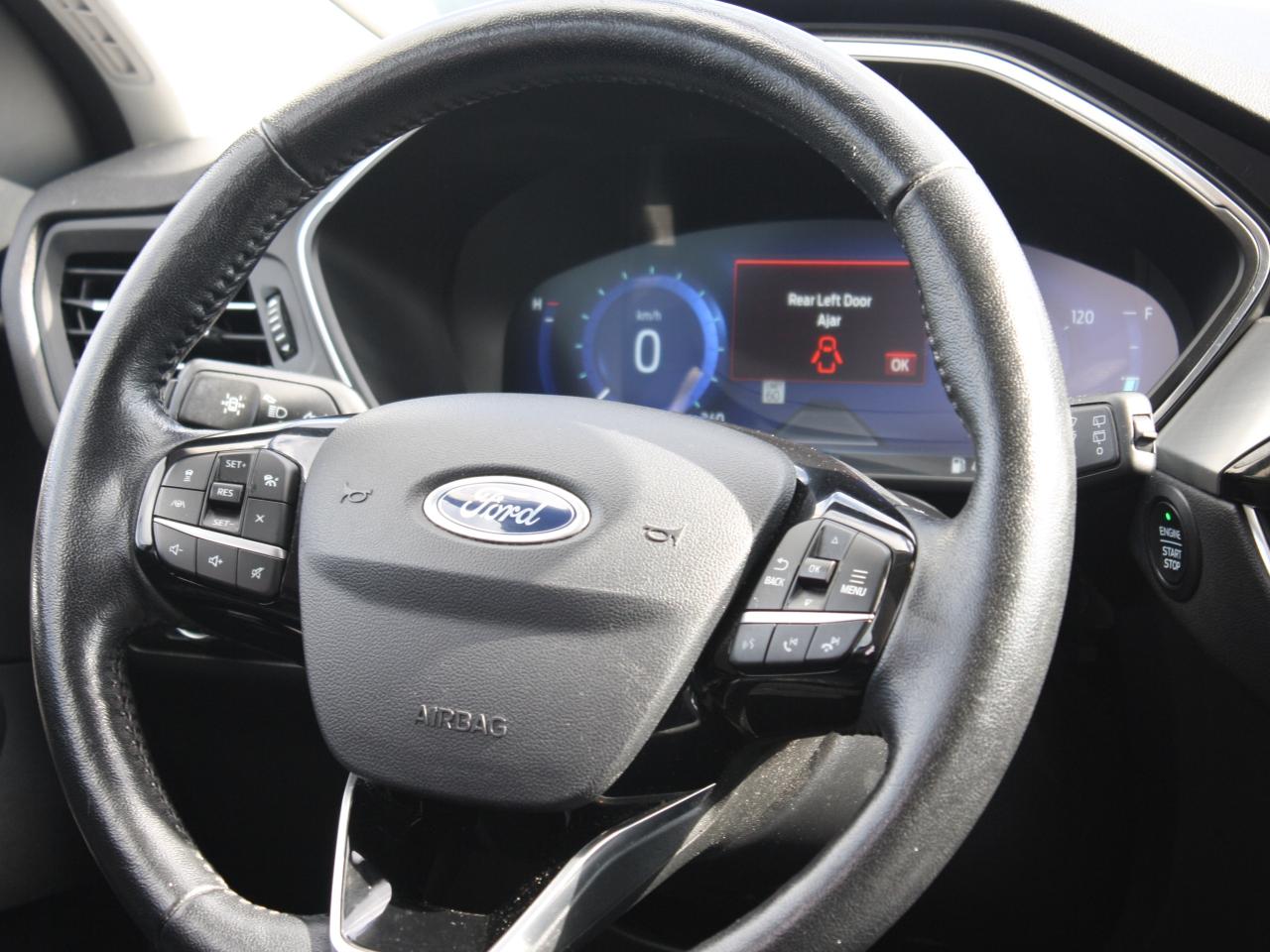 2021 Ford Escape Titanium Hybrid AWD / Leather / Heated Seats / Nav Photo