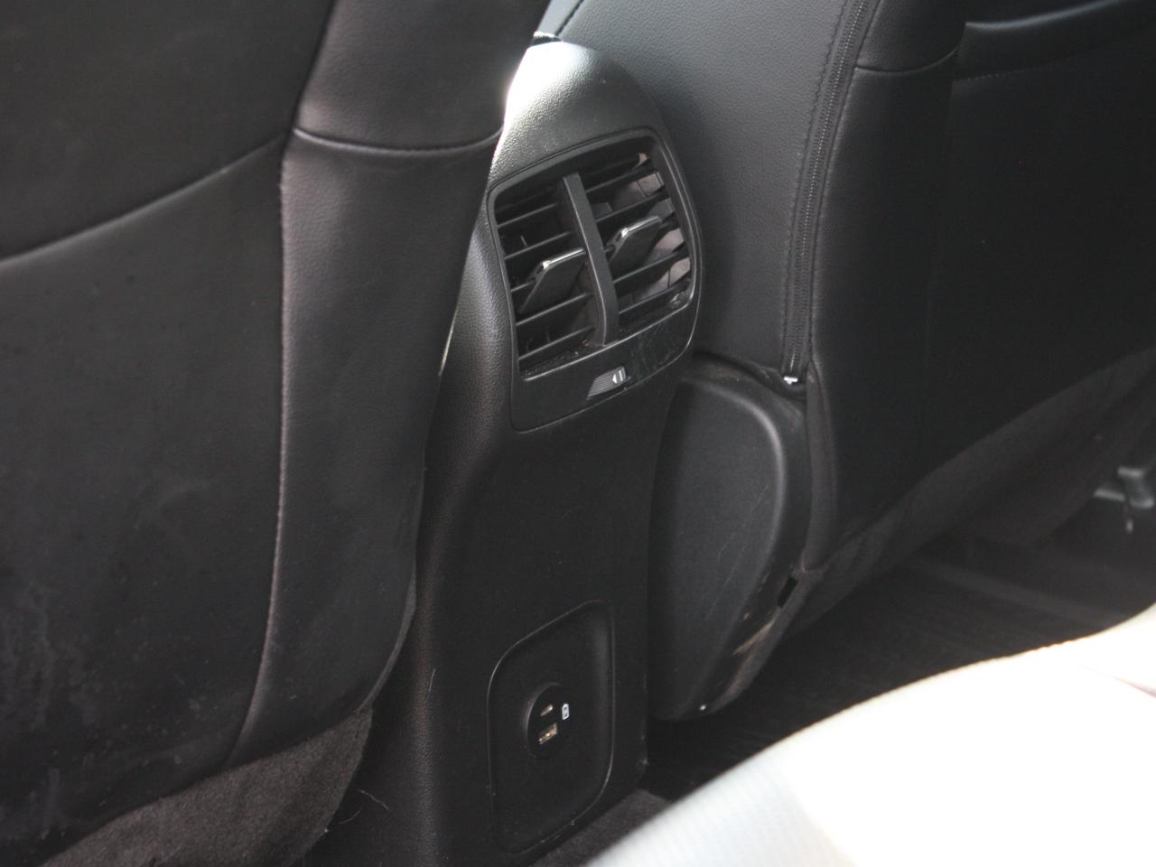 2021 Ford Escape Titanium Hybrid AWD / Leather / Heated Seats / Nav Photo