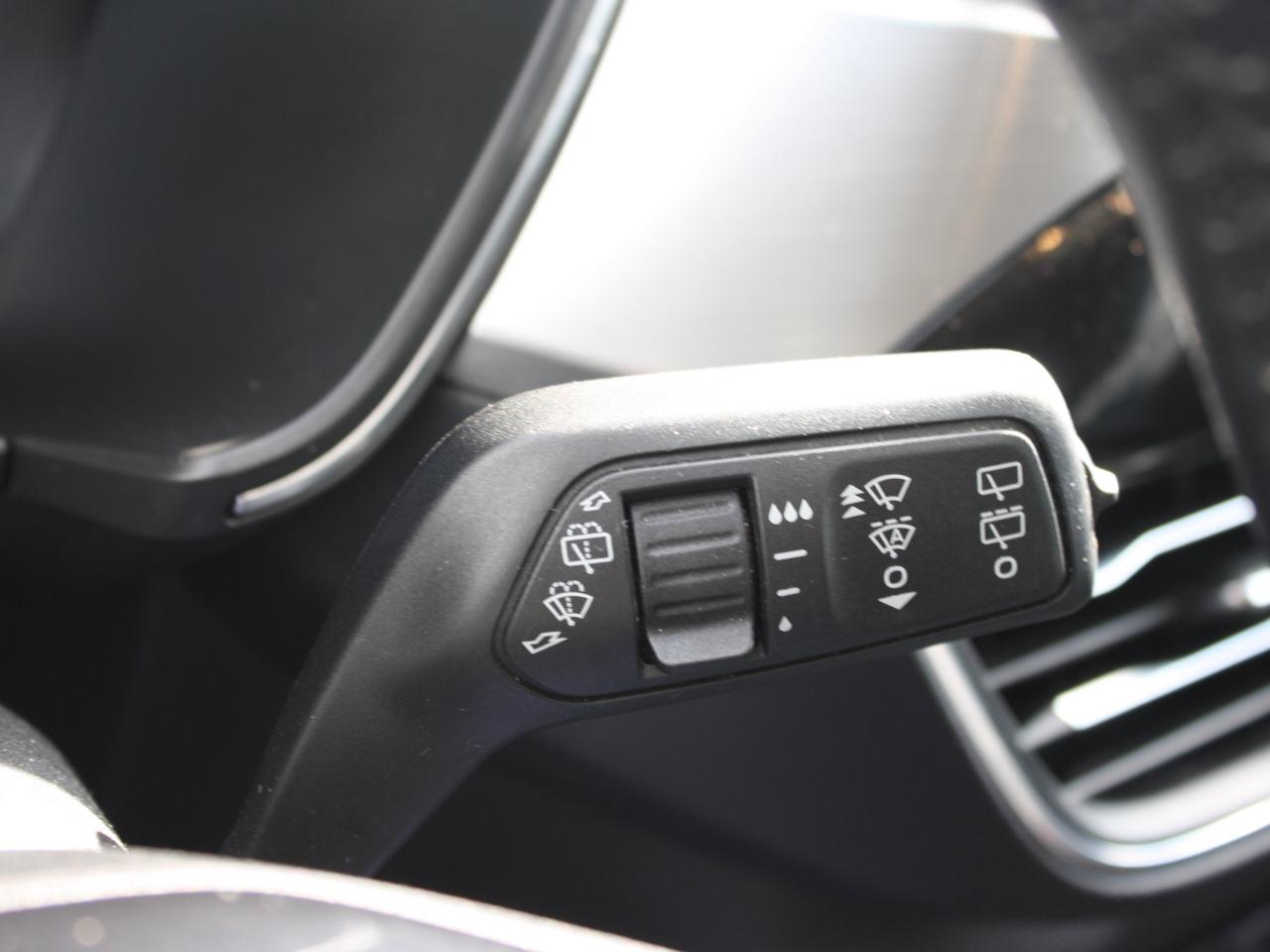 2021 Ford Escape Titanium Hybrid AWD / Leather / Heated Seats / Nav Photo