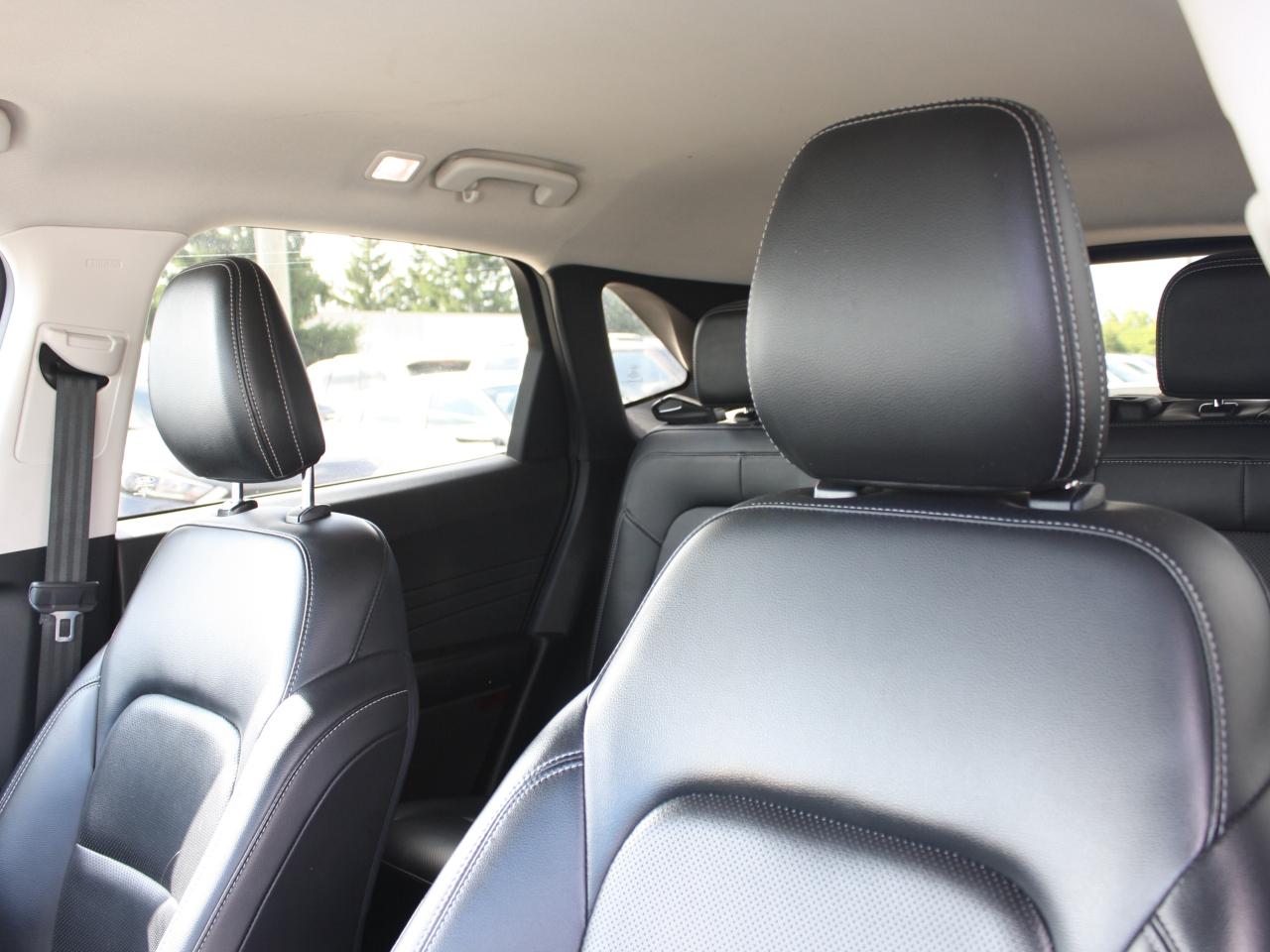 2021 Ford Escape Titanium Hybrid AWD / Leather / Heated Seats / Nav Photo