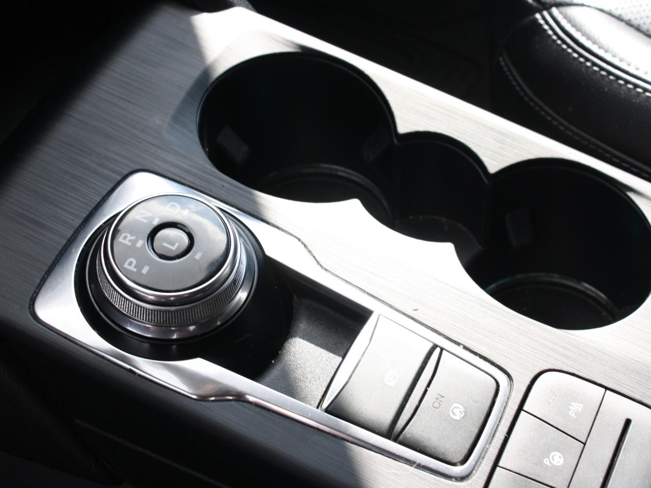 2021 Ford Escape Titanium Hybrid AWD / Leather / Heated Seats / Nav Photo