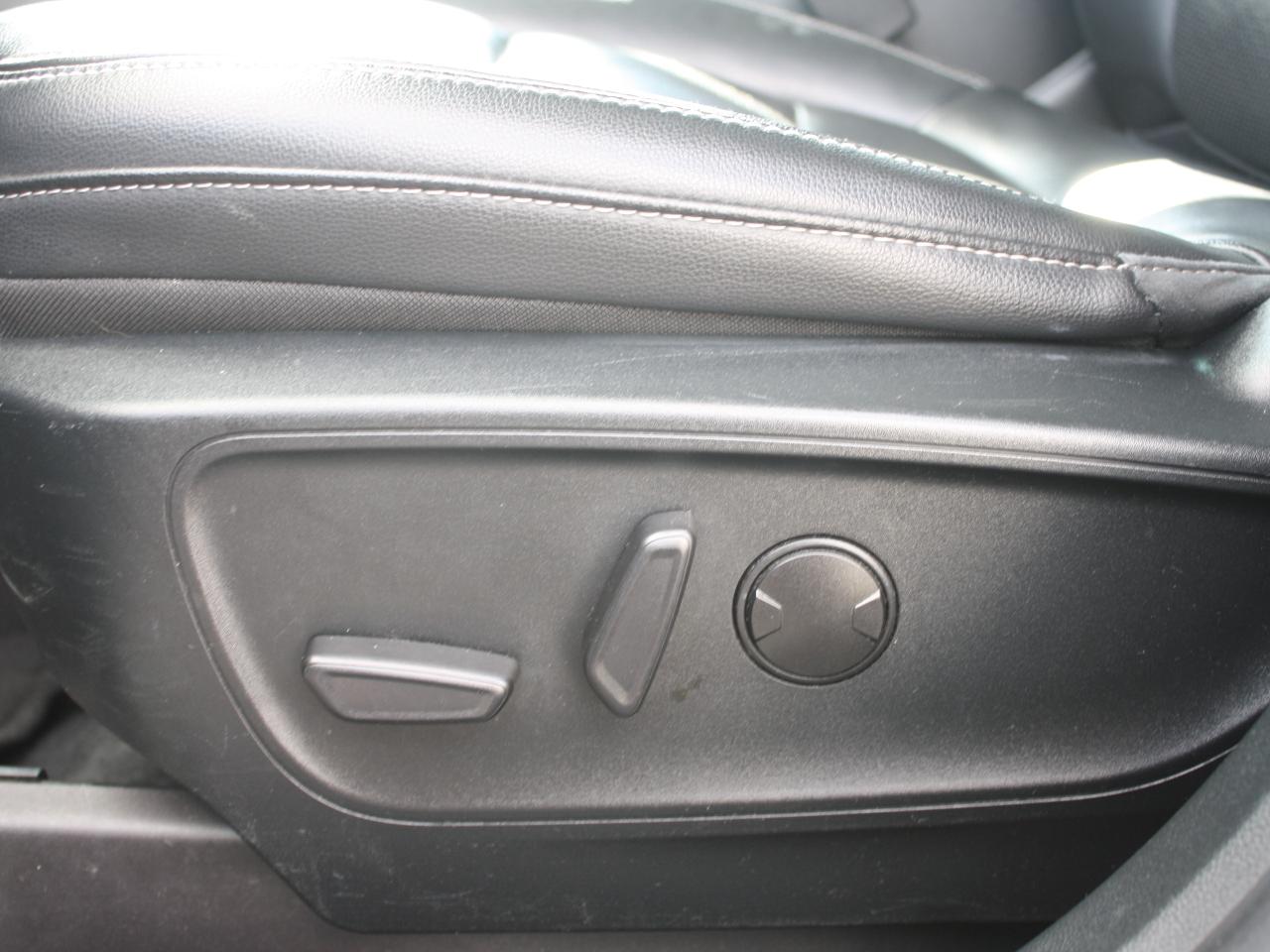 2021 Ford Escape Titanium Hybrid AWD / Leather / Heated Seats / Nav Photo