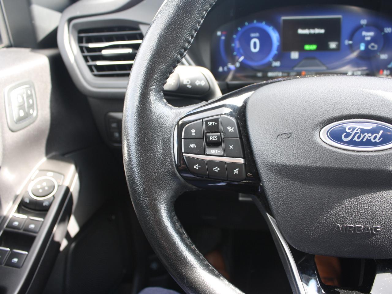 2021 Ford Escape Titanium Hybrid AWD / Leather / Heated Seats / Nav Photo