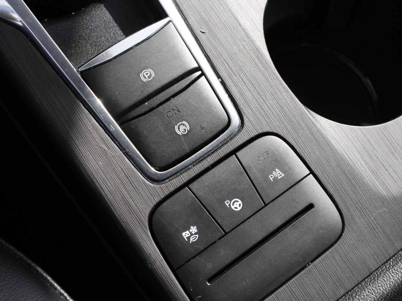 2021 Ford Escape Titanium Hybrid AWD / Leather / Heated Seats / Nav Photo