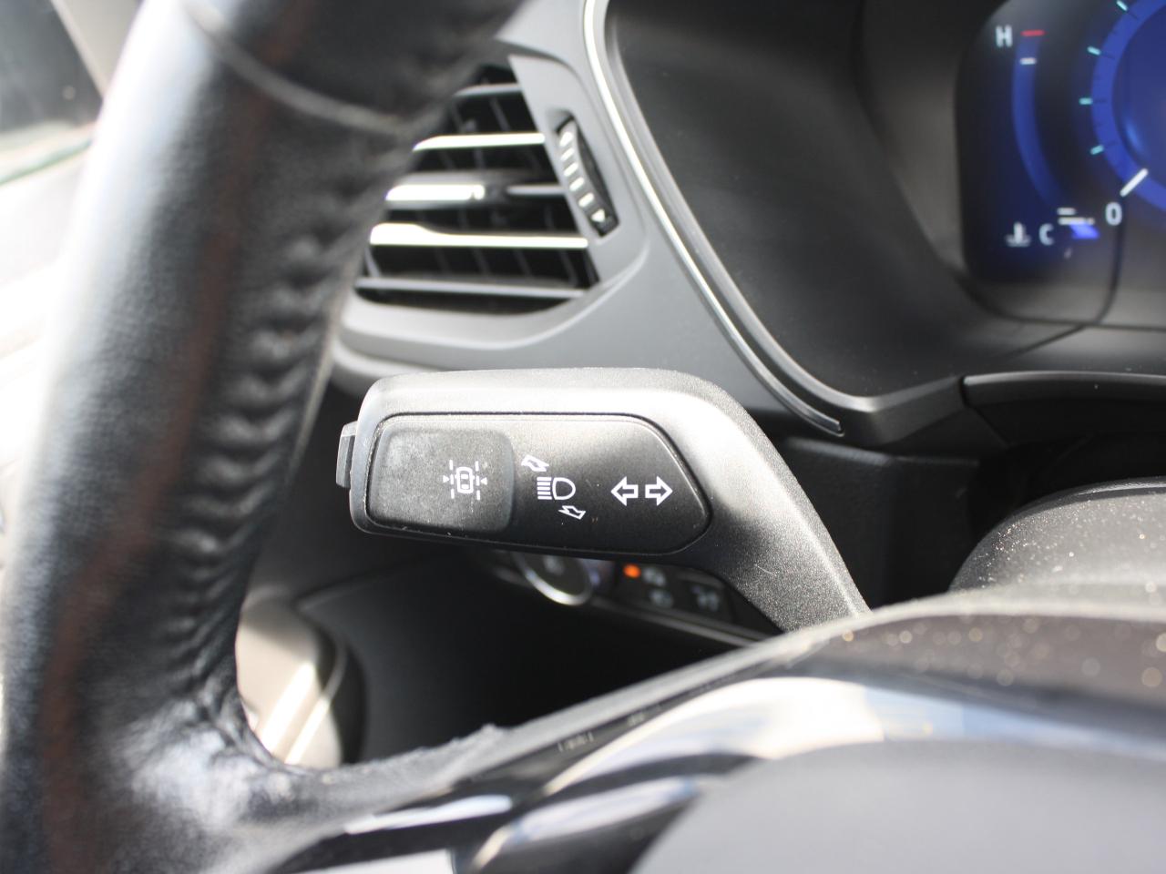 2021 Ford Escape Titanium Hybrid AWD / Leather / Heated Seats / Nav Photo