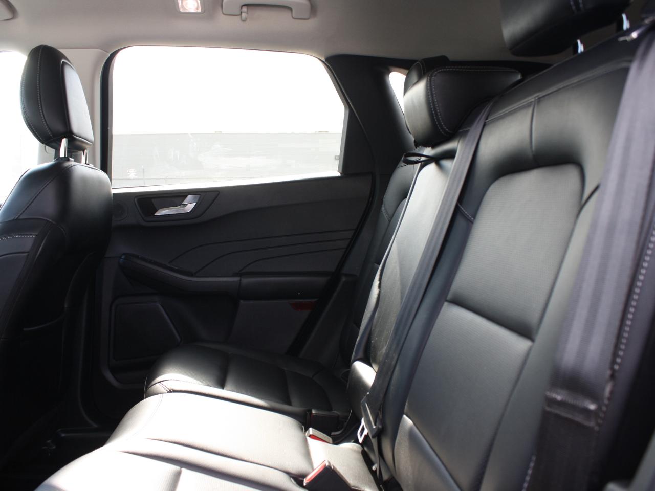 2021 Ford Escape Titanium Hybrid AWD / Leather / Heated Seats / Nav Photo