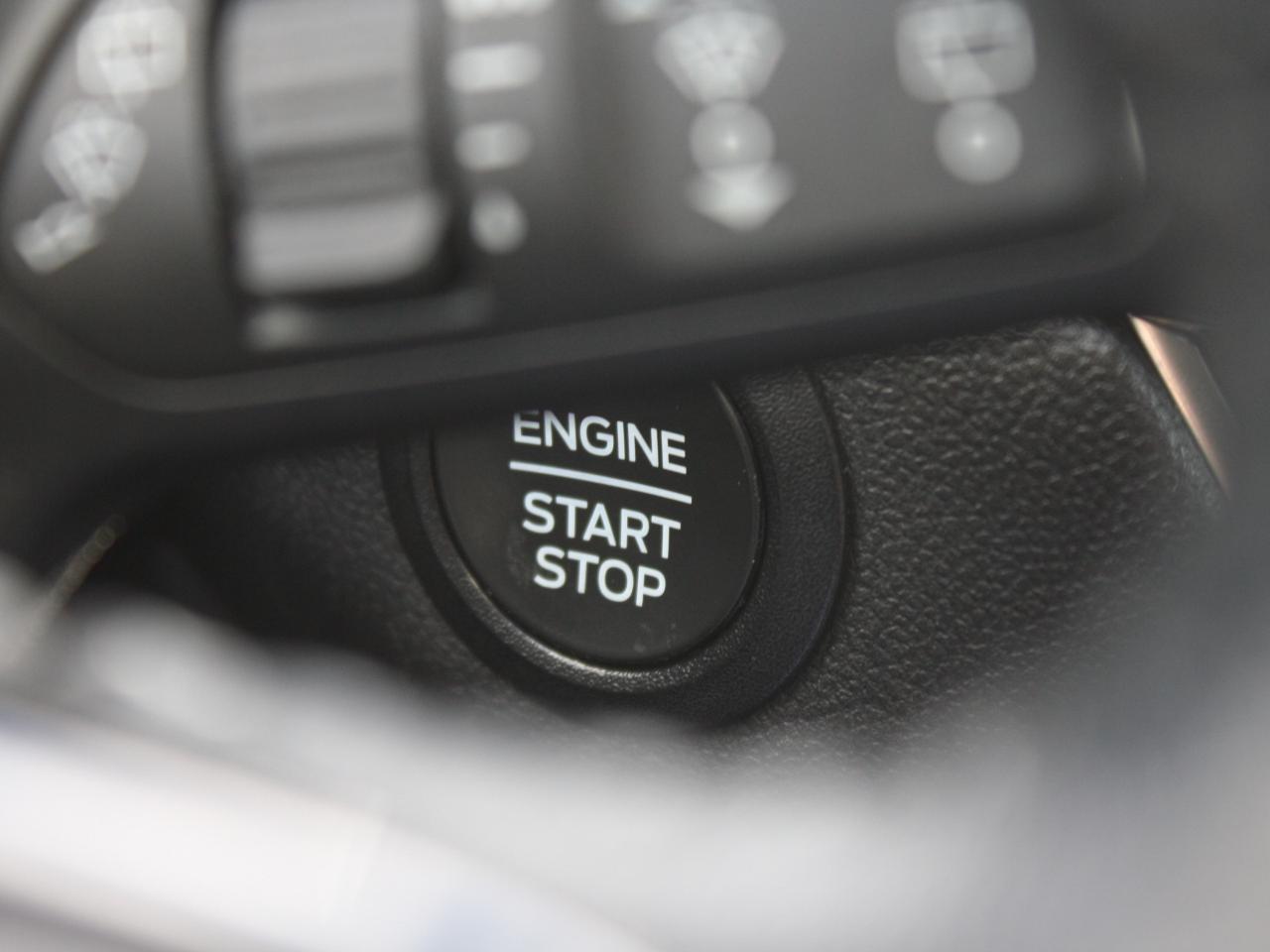 2021 Ford Escape Titanium Hybrid AWD / Leather / Heated Seats / Nav Photo