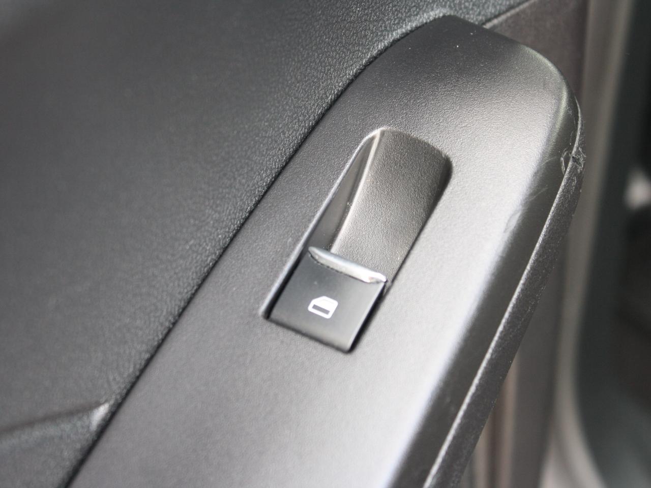 2021 Ford Escape Titanium Hybrid AWD / Leather / Heated Seats / Nav Photo