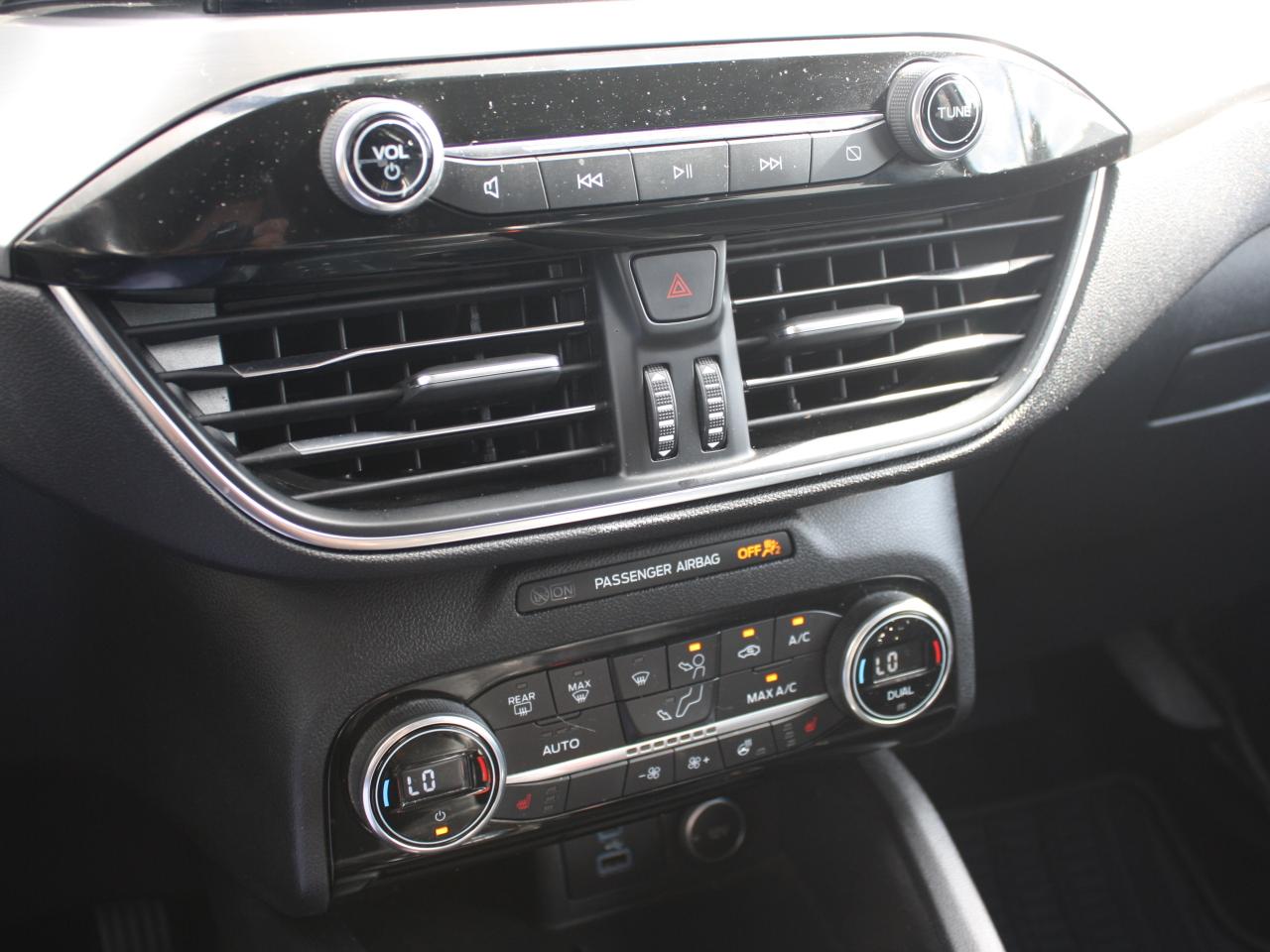 2021 Ford Escape Titanium Hybrid AWD / Leather / Heated Seats / Nav Photo