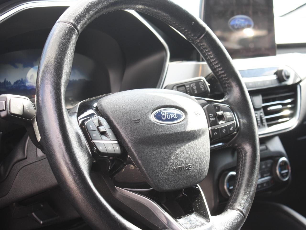 2021 Ford Escape Titanium Hybrid AWD / Leather / Heated Seats / Nav Photo