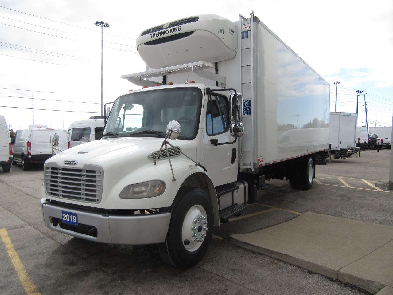 2019 Freightliner M2-106 26FT REEFER BOX THERMO KING T880-R SYSTEM Photo