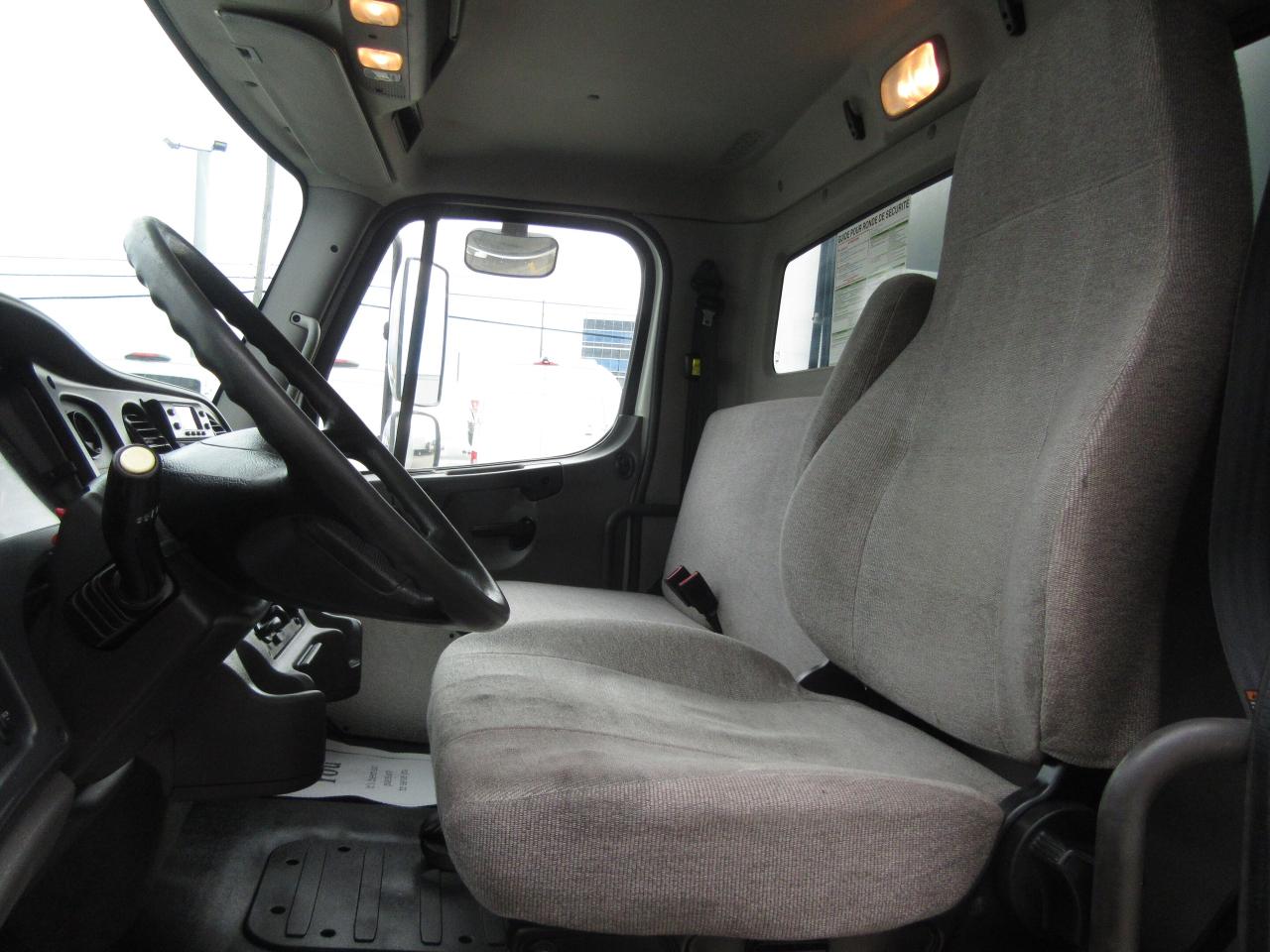 2019 Freightliner M2-106 26FT REEFER BOX THERMO KING T880-R SYSTEM Photo