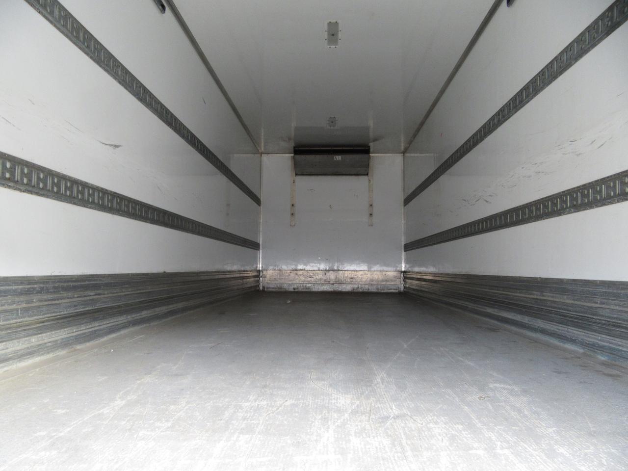 2019 Freightliner M2-106 26FT REEFER BOX THERMO KING T880-R SYSTEM Photo