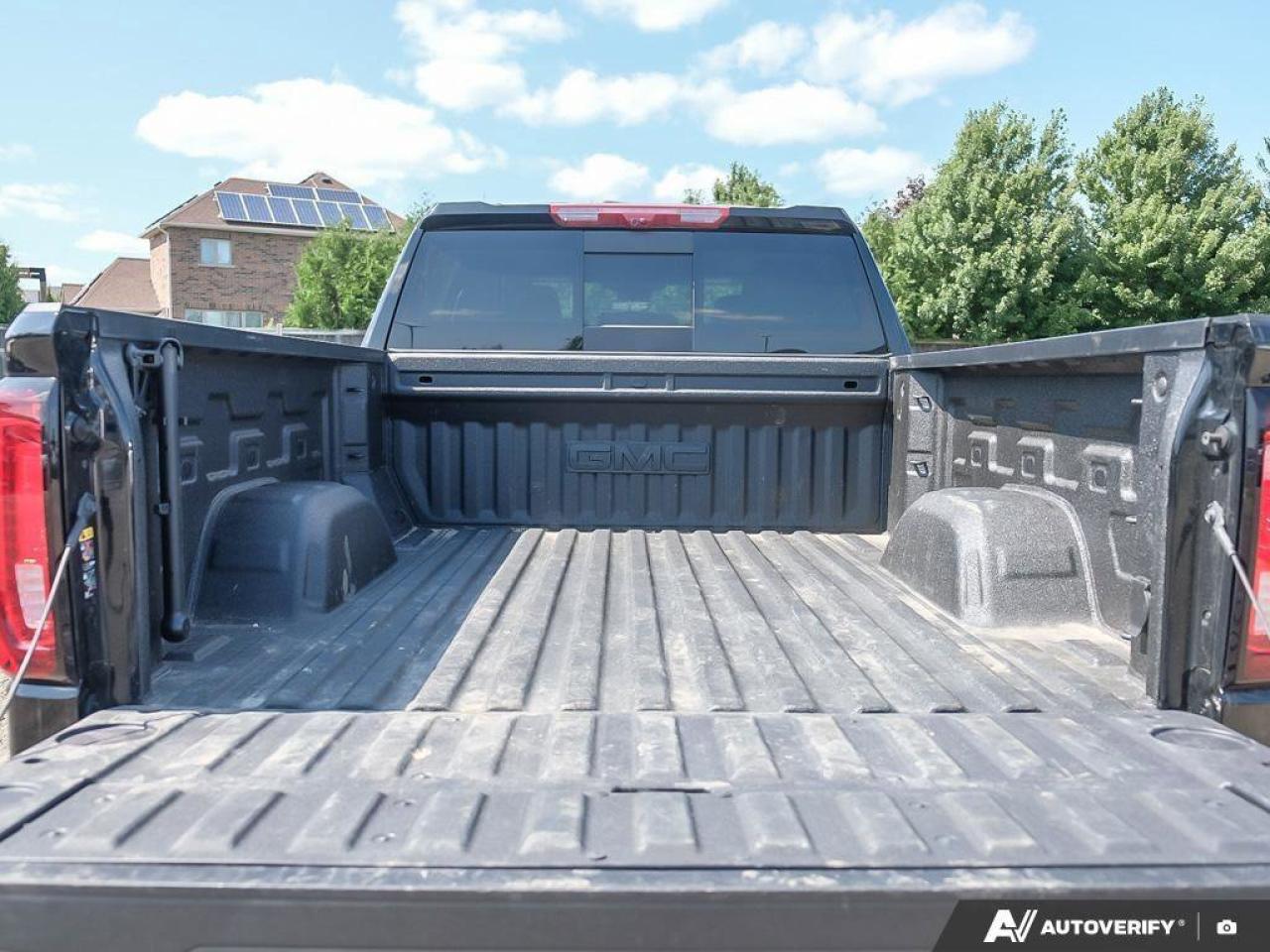 2025 GMC Sierra 1500 DenaliDENALI RESERVE, DURAMAX, NAV, ROOF, 1-OWNER! Photo