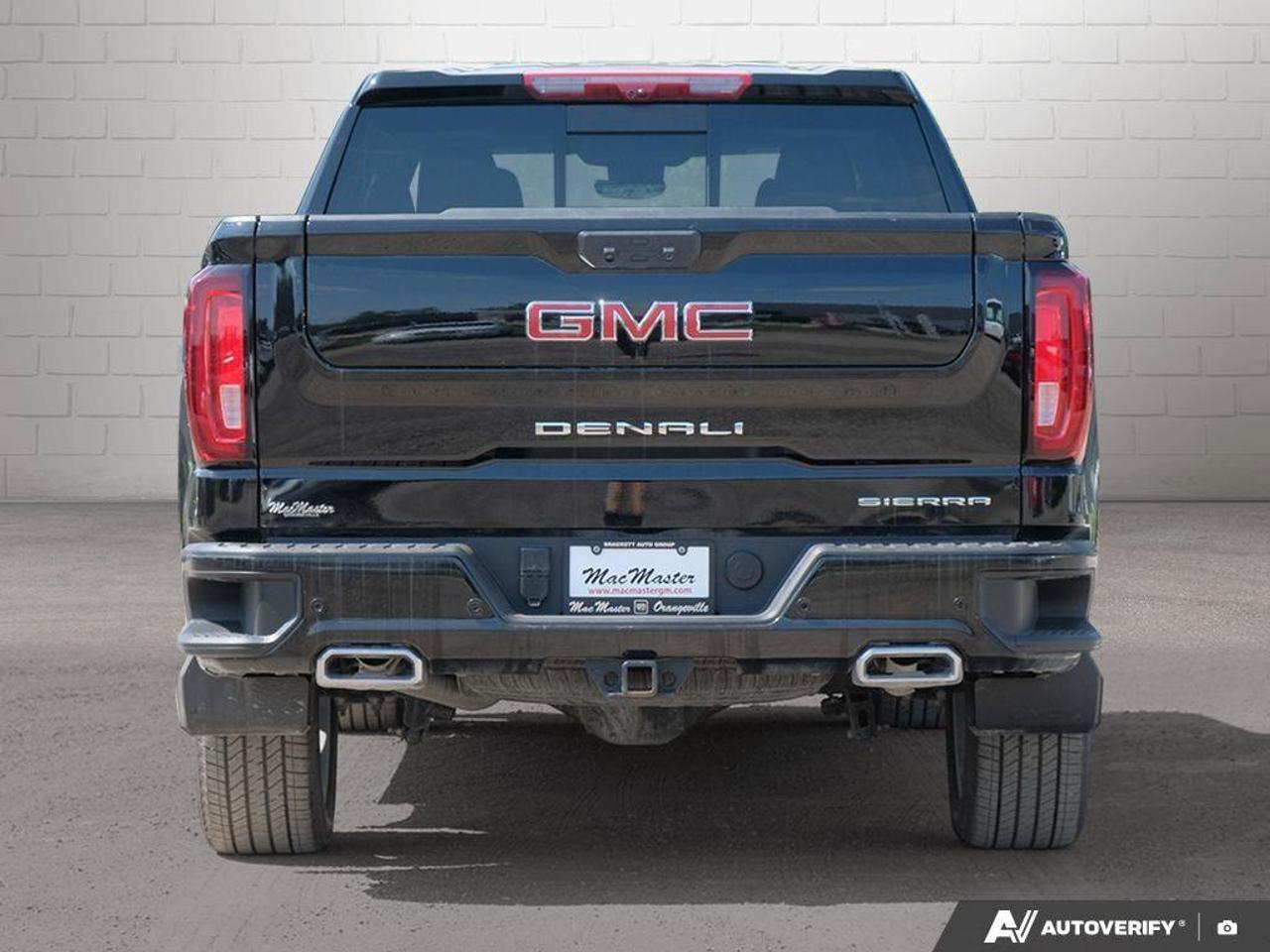2025 GMC Sierra 1500 DenaliDENALI RESERVE, DURAMAX, NAV, ROOF, 1-OWNER! Photo3