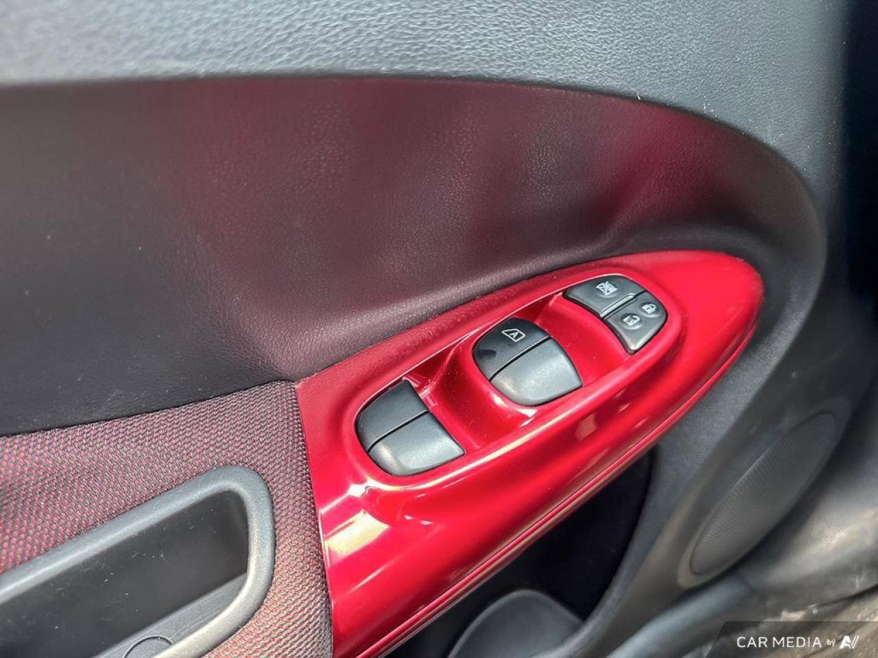 2016 Nissan Juke SV Photo