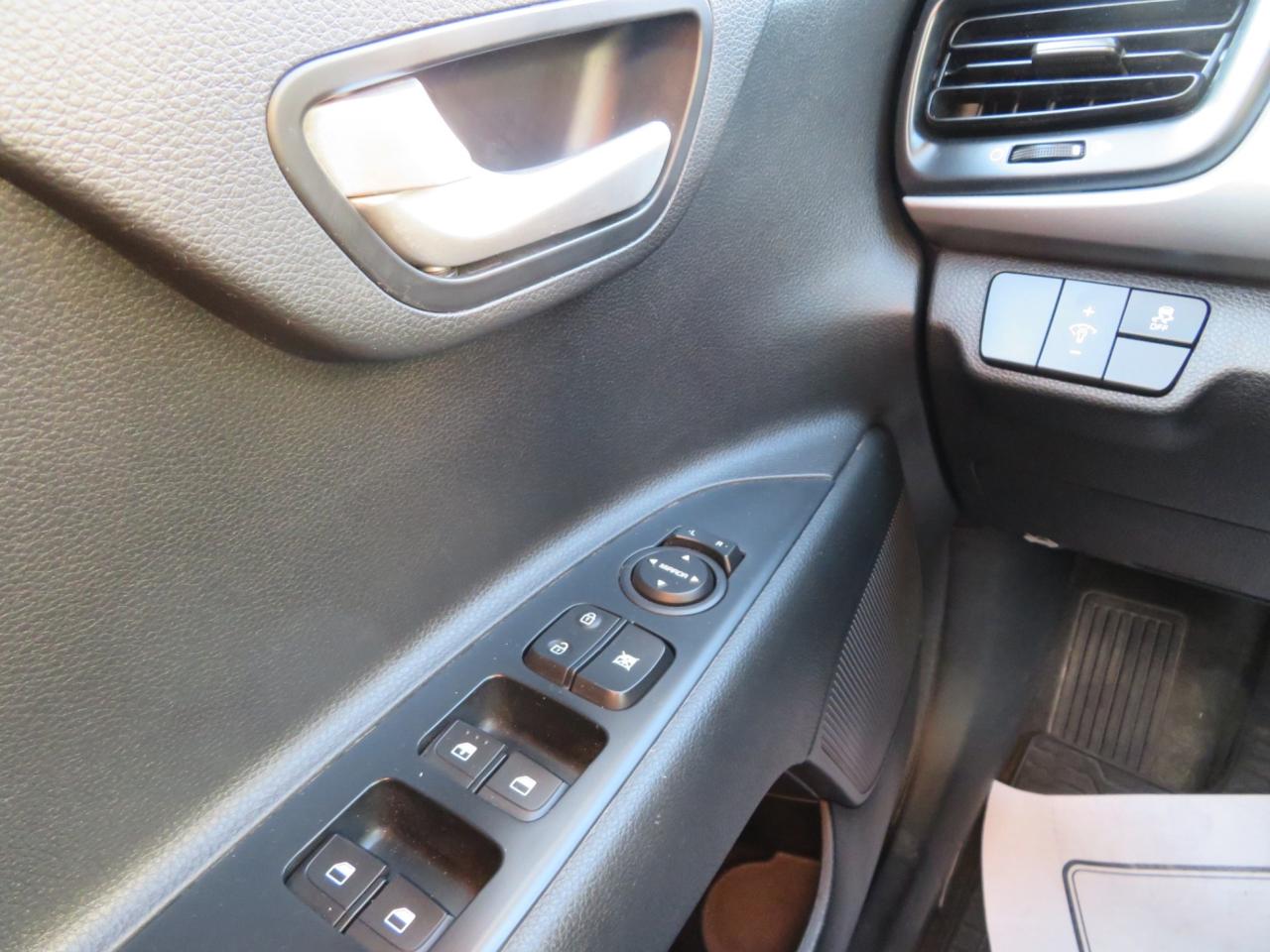 2020 Kia Rio 5-door LX Photo