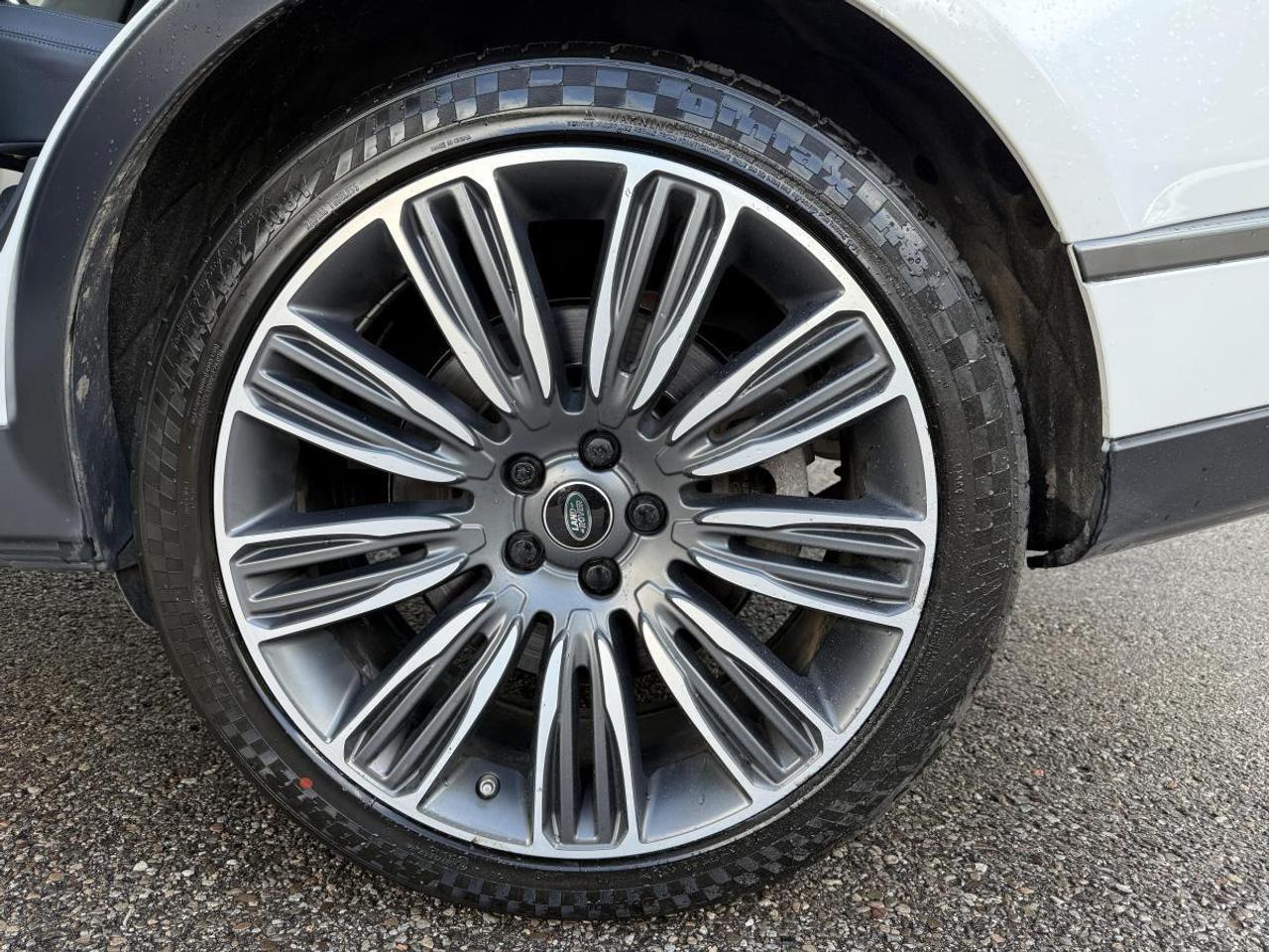 2020 Land Rover Range Rover HSE Photo