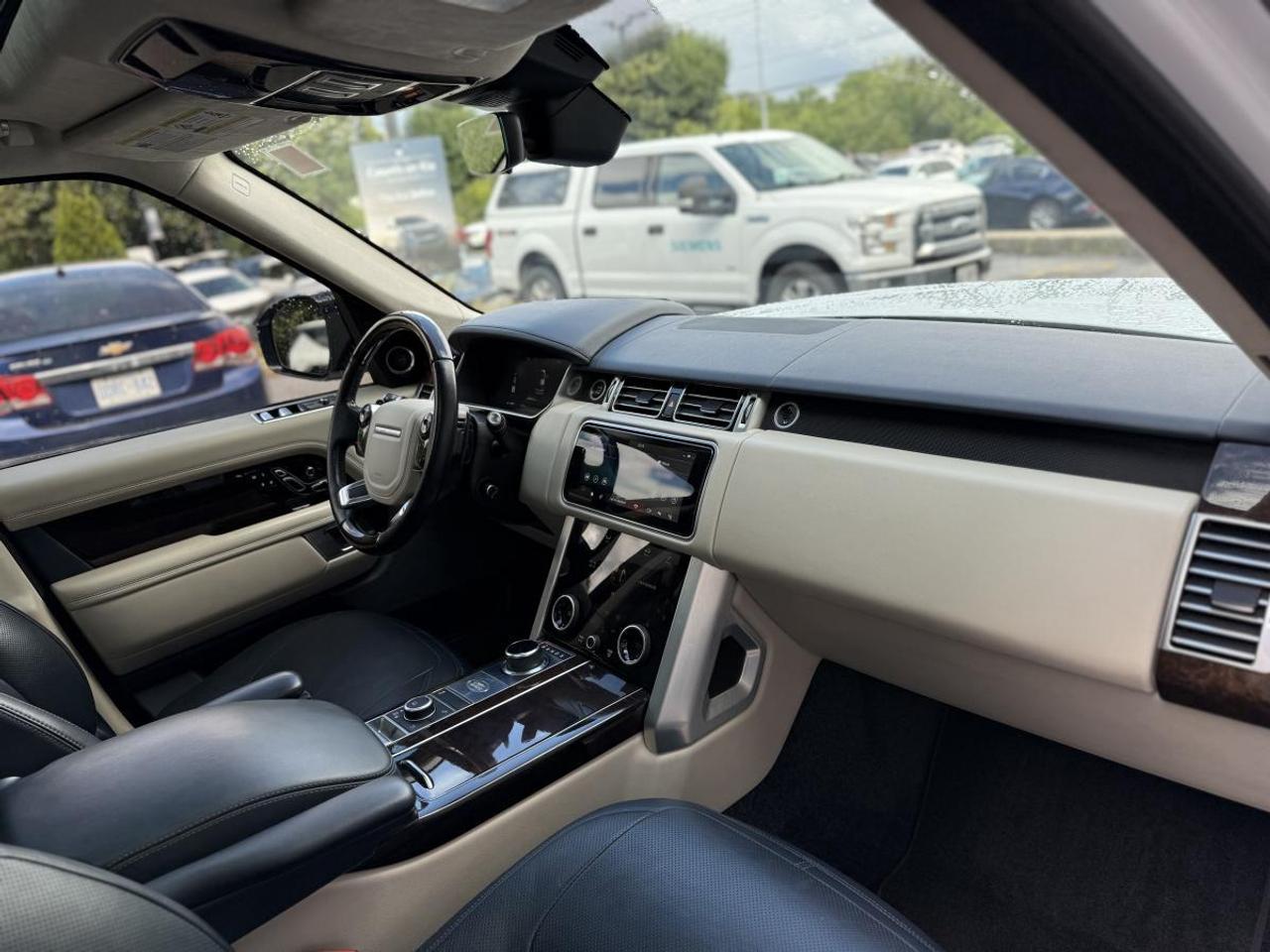 2020 Land Rover Range Rover HSE Photo