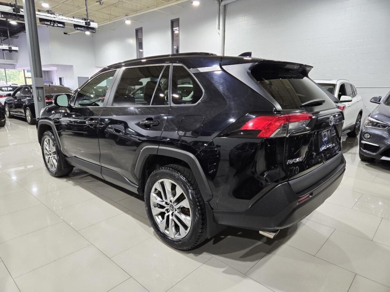 2020 Toyota RAV4 XLE 4dr All-wheel Drive Automatic Photo4