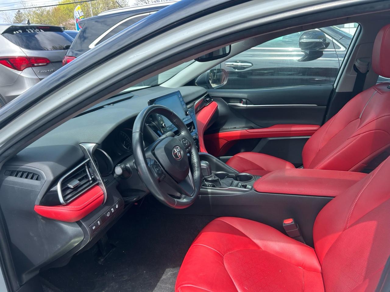 2022 Toyota Camry Hybrid XSE Auto Photo3