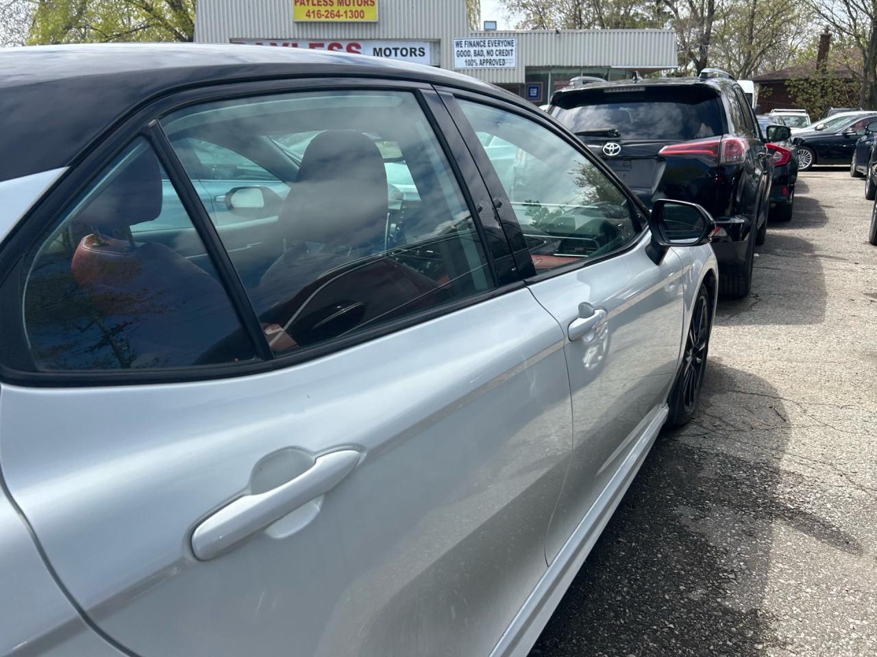 2022 Toyota Camry Hybrid XSE Auto Photo2