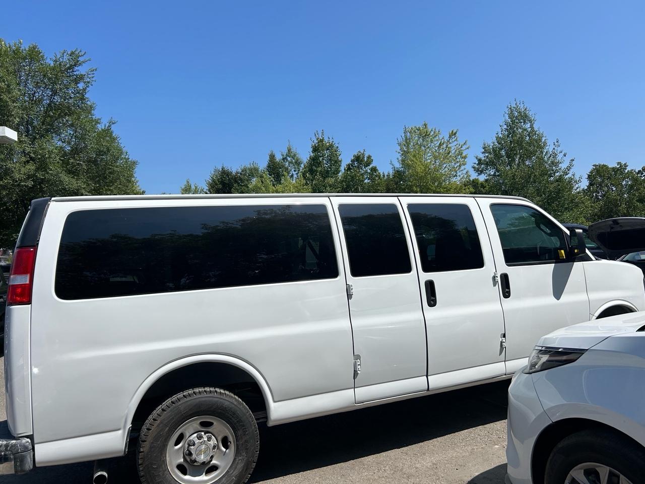 2022 Chevrolet Express Passenger RWD 3500 155 LS Photo3