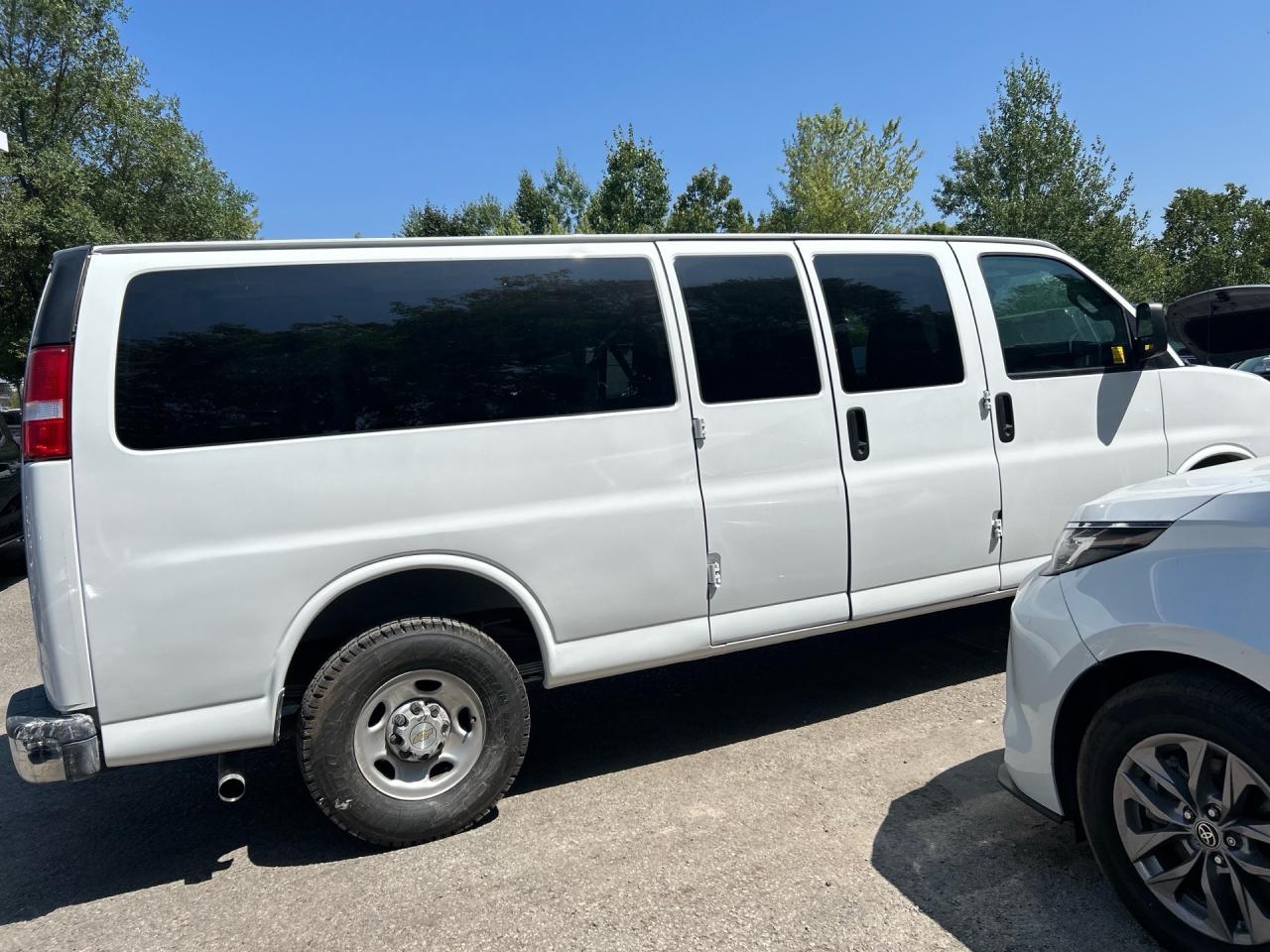 2022 Chevrolet Express Passenger RWD 3500 155 LS Photo