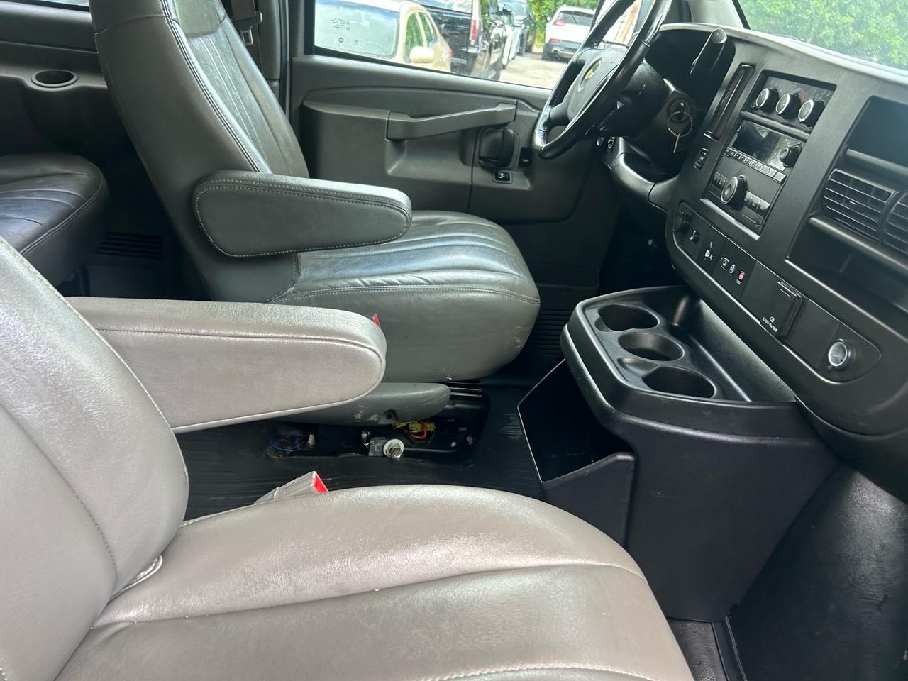 2022 Chevrolet Express Passenger RWD 3500 155 LS Photo
