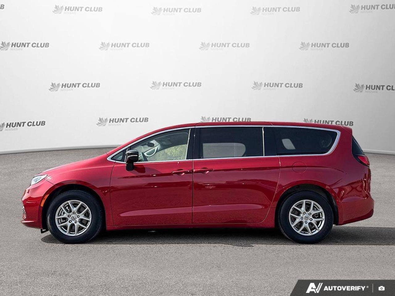 2024 Chrysler Pacifica Touring-L Photo3