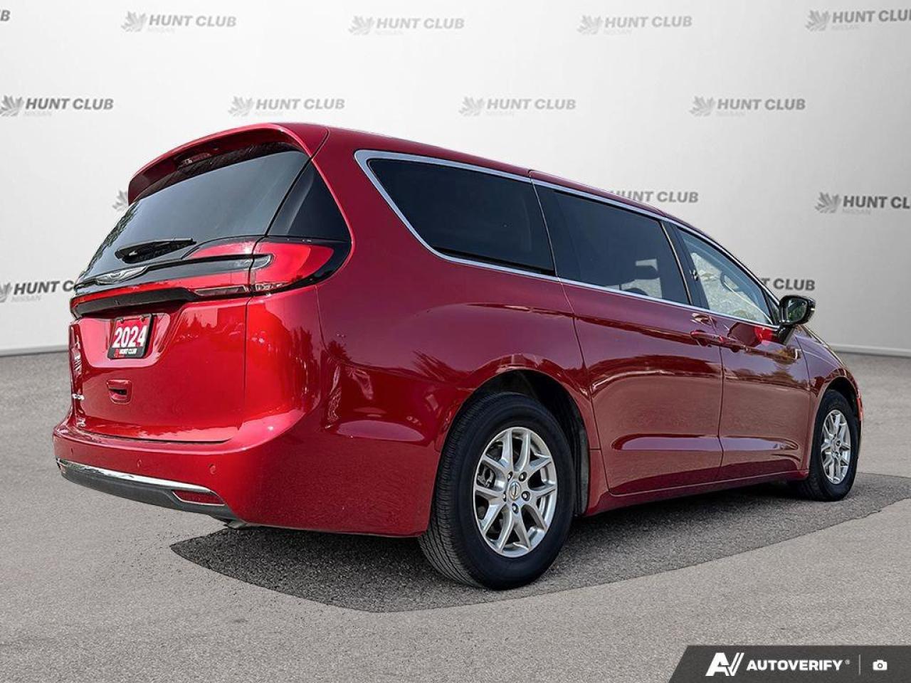 2024 Chrysler Pacifica Touring-L Photo