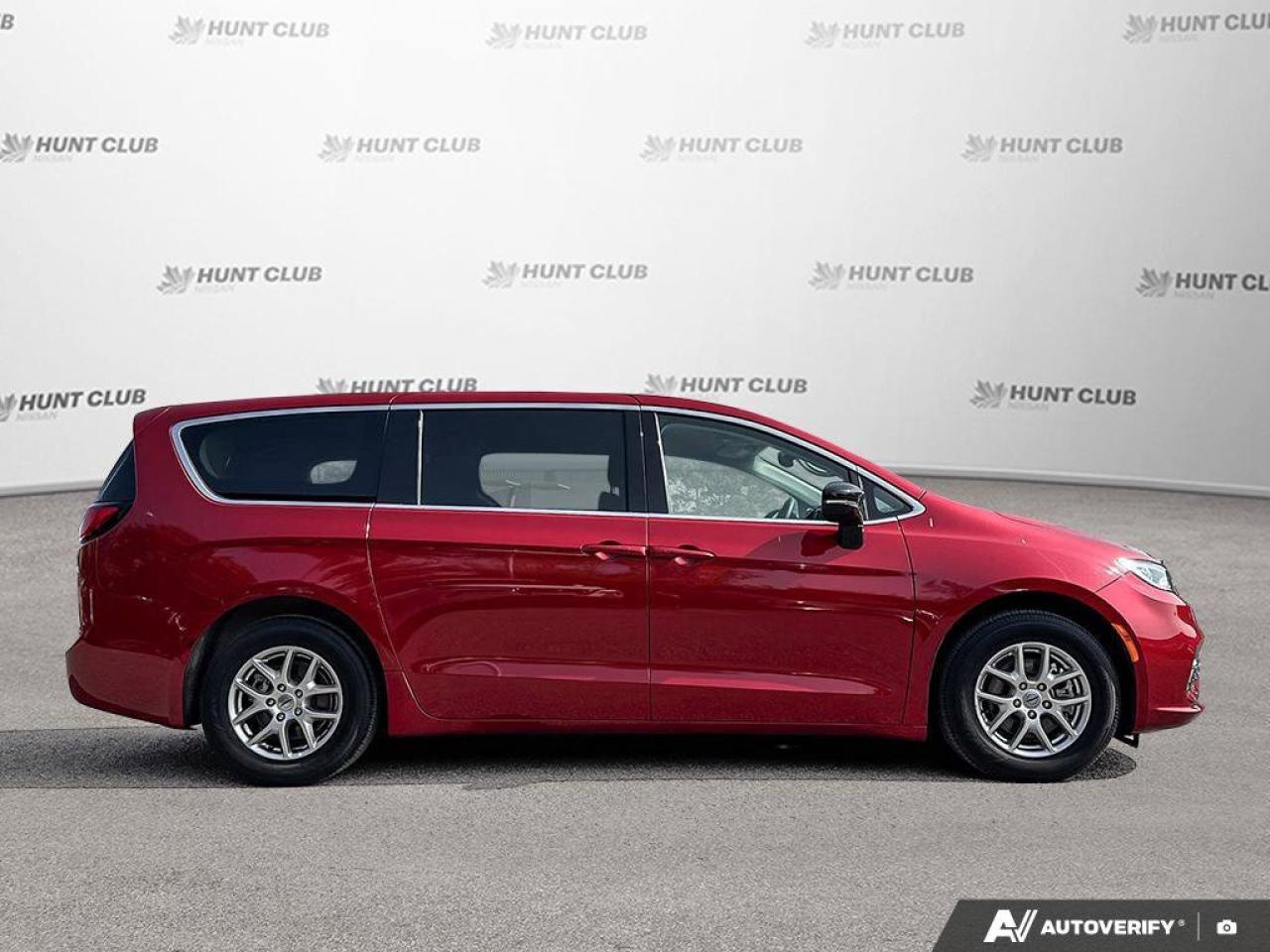 2024 Chrysler Pacifica Touring-L Photo