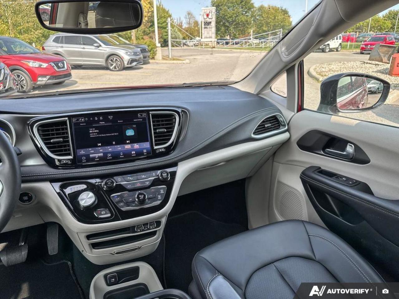2024 Chrysler Pacifica Touring-L Photo