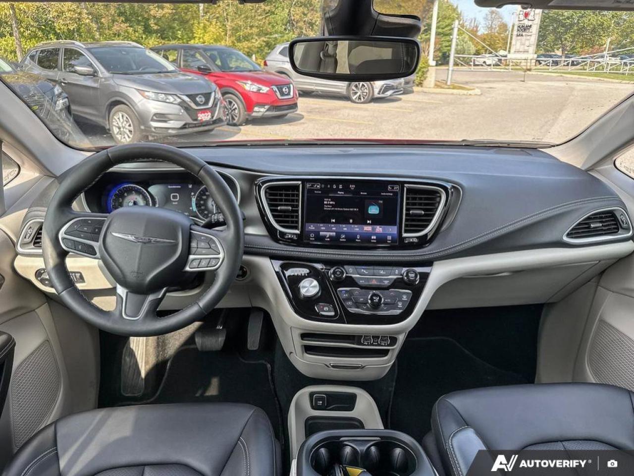 2024 Chrysler Pacifica Touring-L Photo