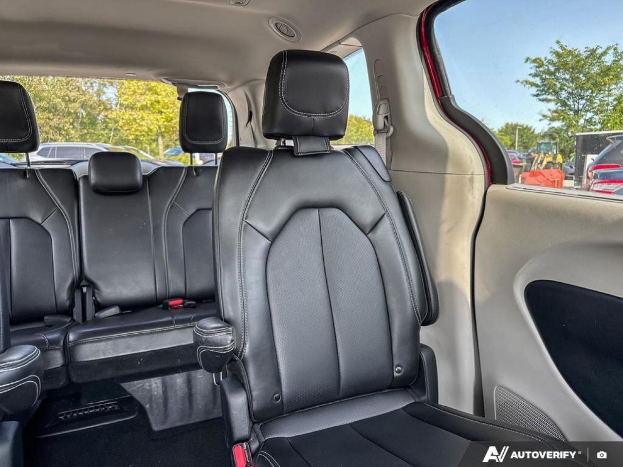 2024 Chrysler Pacifica Touring-L Photo