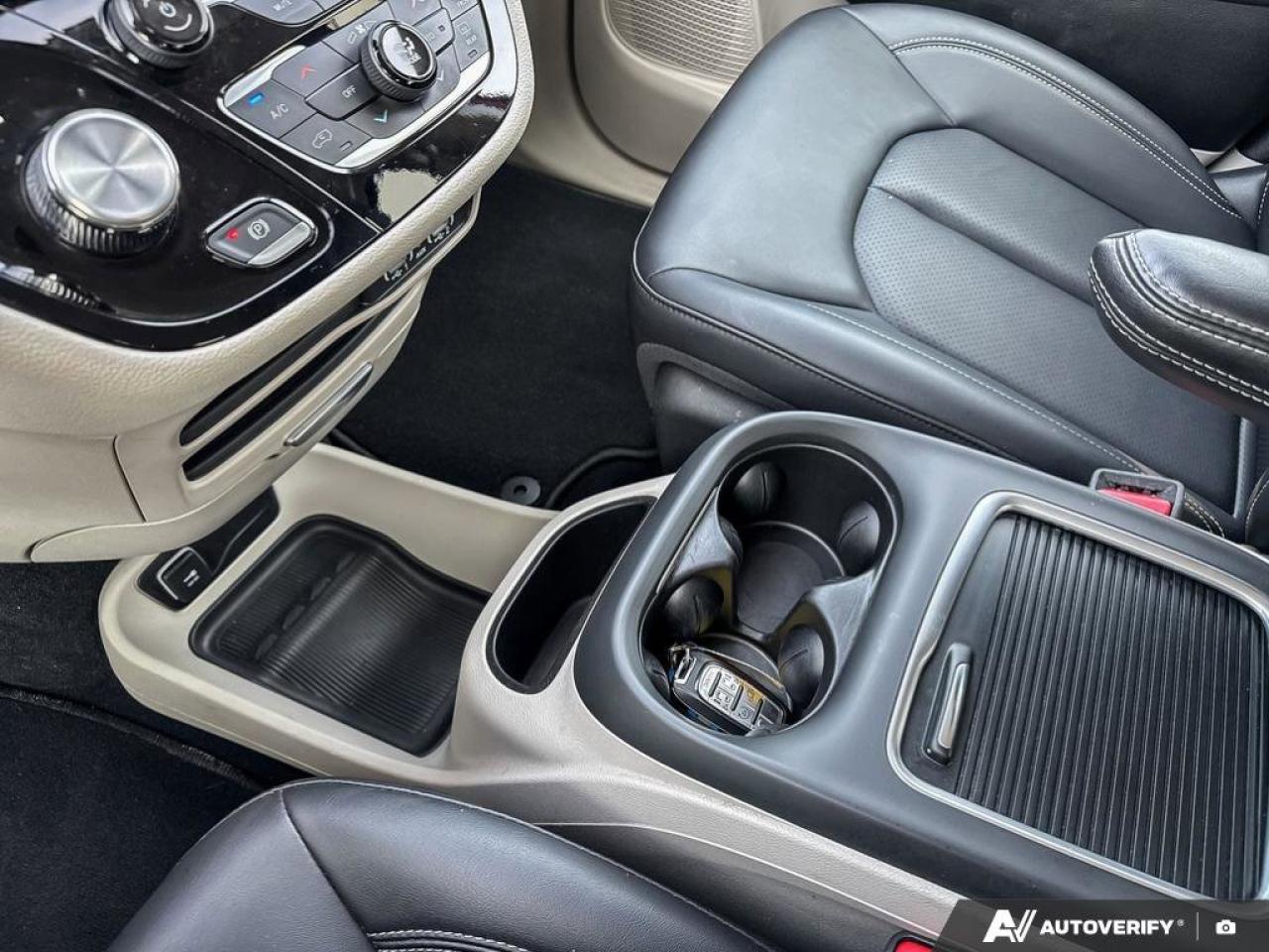 2024 Chrysler Pacifica Touring-L Photo