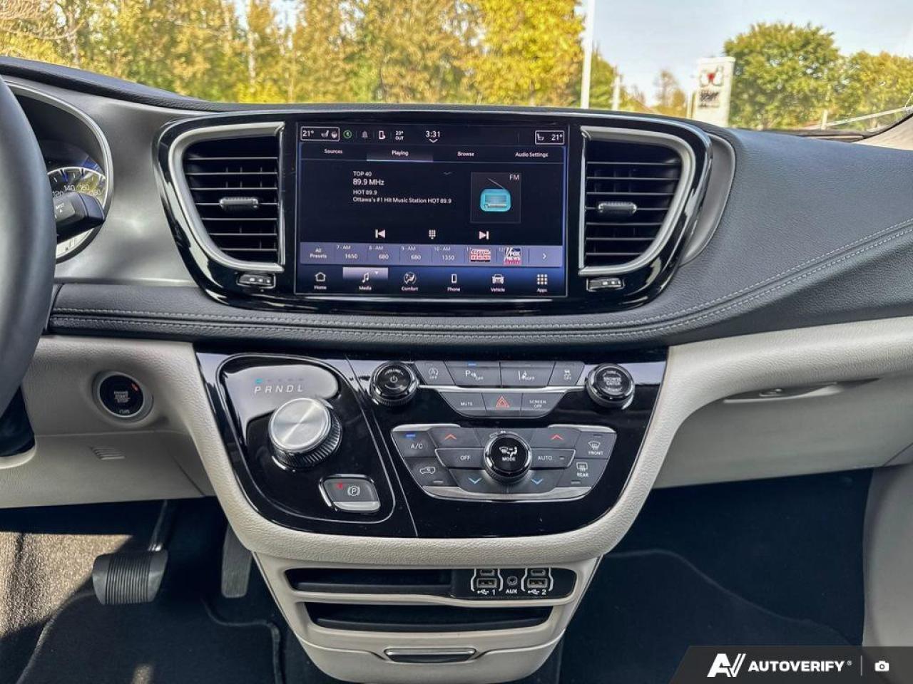 2024 Chrysler Pacifica Touring-L Photo