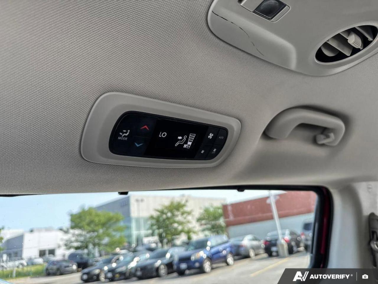 2024 Chrysler Pacifica Touring-L Photo