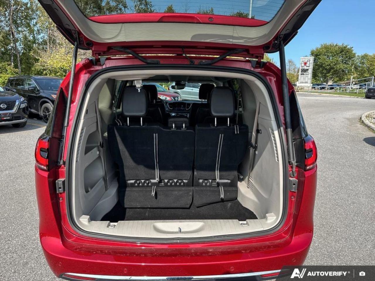 2024 Chrysler Pacifica Touring-L Photo