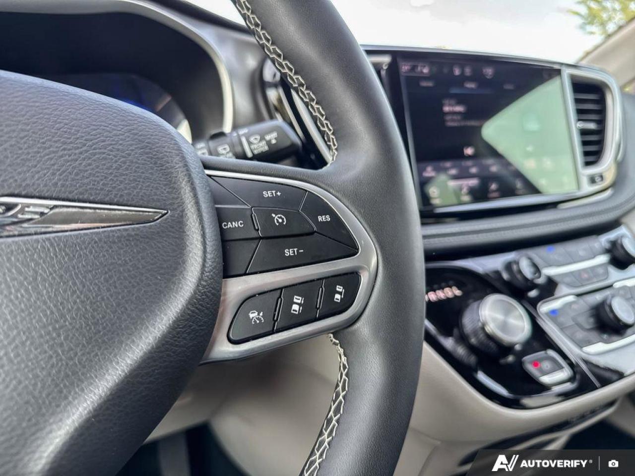 2024 Chrysler Pacifica Touring-L Photo