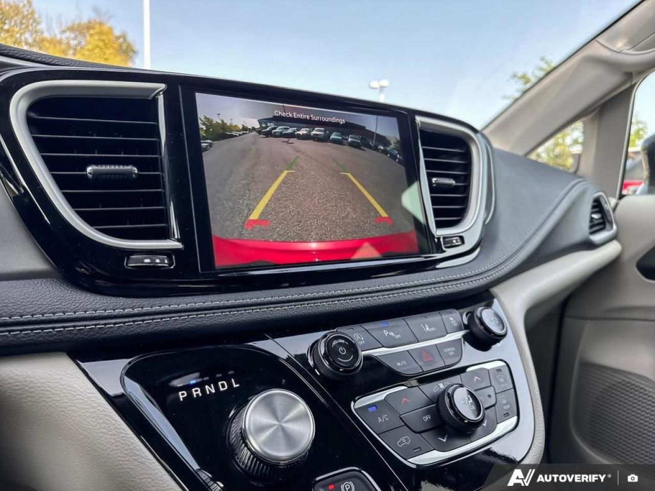 2024 Chrysler Pacifica Touring-L Photo