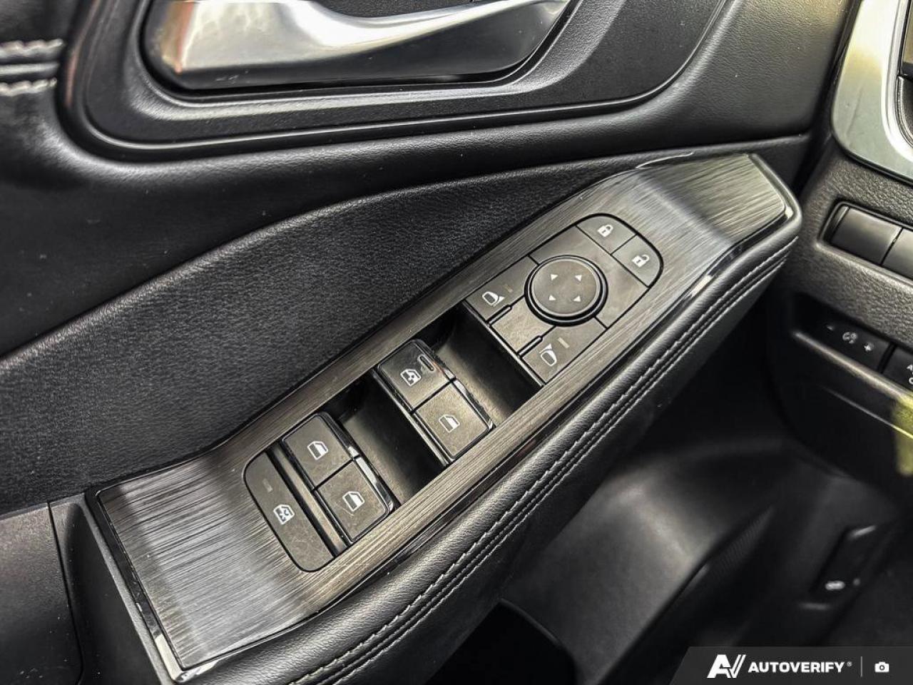 2023 Nissan Rogue SV Photo