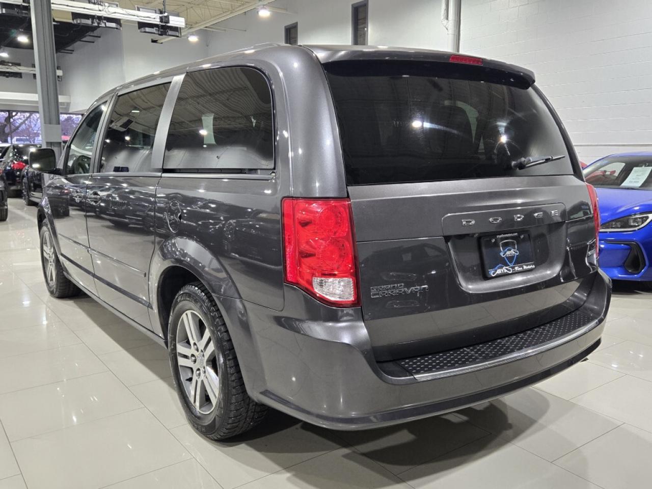 2017 Dodge Grand Caravan SXT Plus Stow N Go  Backup Camera Rear Climate Con Photo4