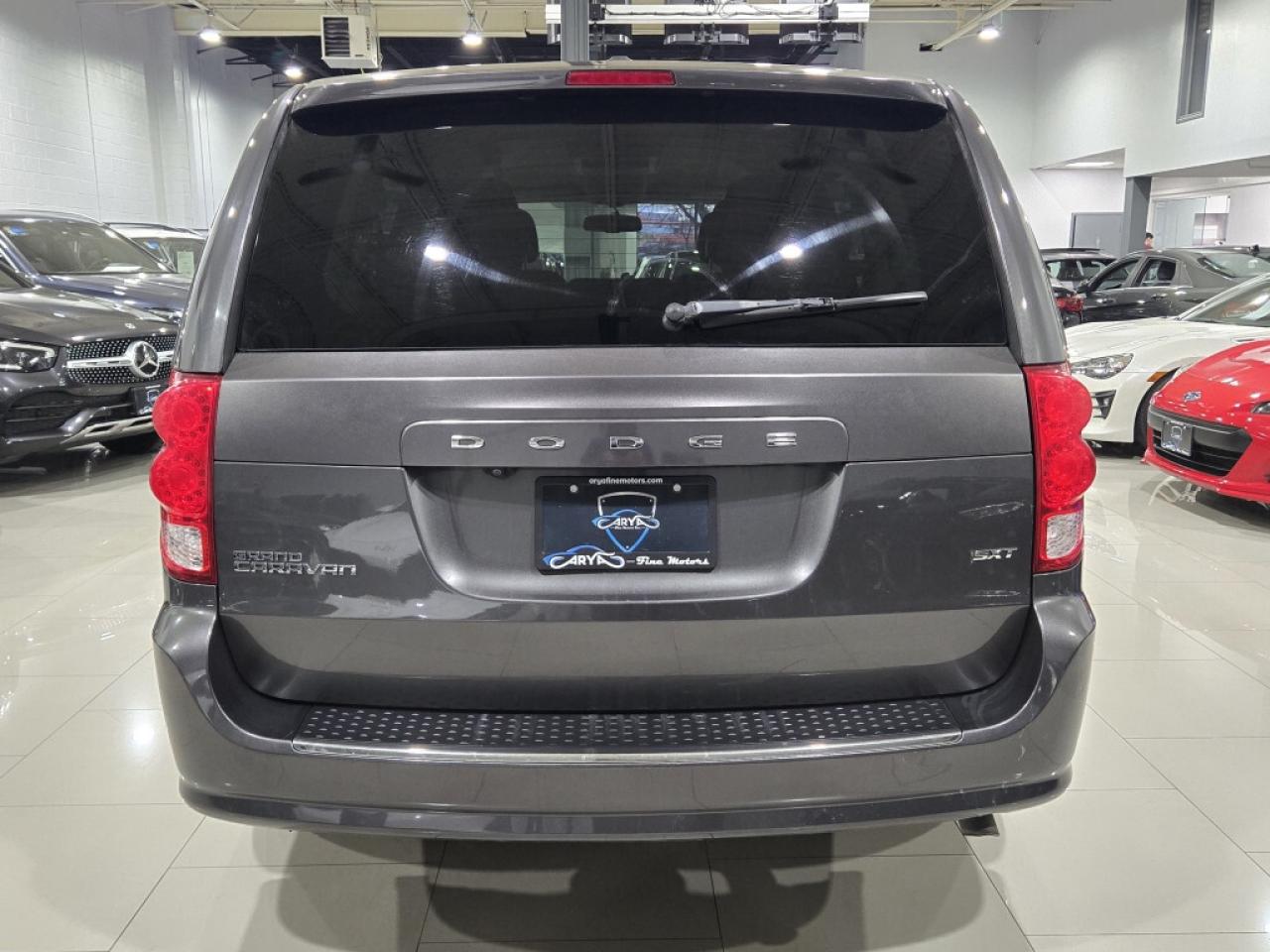 2017 Dodge Grand Caravan SXT Plus Stow N Go  Backup Camera Rear Climate Con Photo