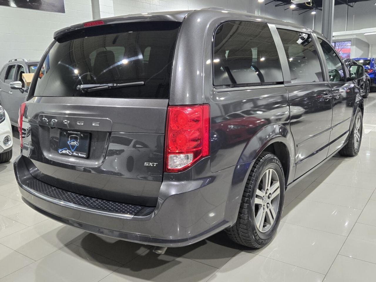 2017 Dodge Grand Caravan SXT Plus Stow N Go  Backup Camera Rear Climate Con Photo