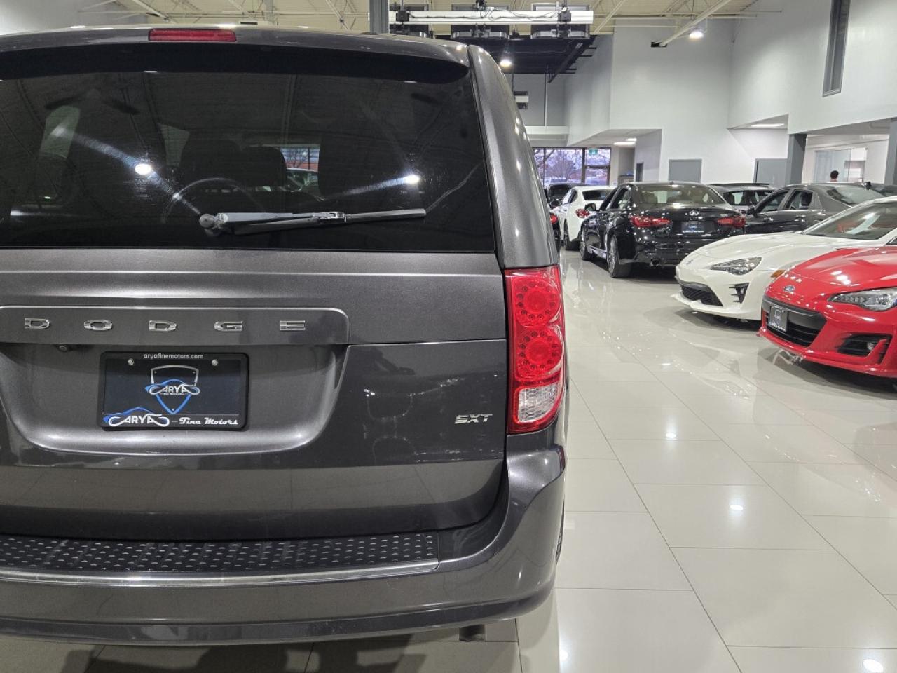 2017 Dodge Grand Caravan SXT Plus Stow N Go  Backup Camera Rear Climate Con Photo