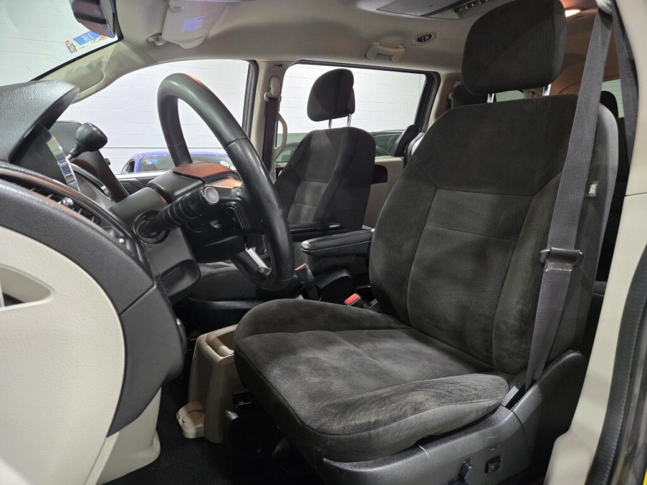 2017 Dodge Grand Caravan SXT Plus Stow N Go  Backup Camera Rear Climate Con Photo