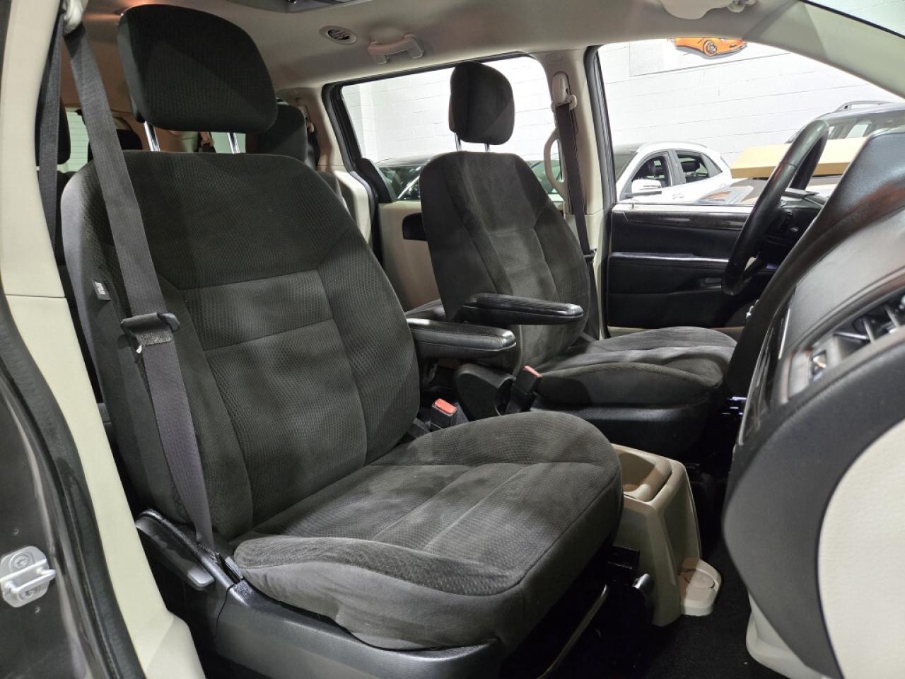 2017 Dodge Grand Caravan SXT Plus Stow N Go  Backup Camera Rear Climate Con Photo